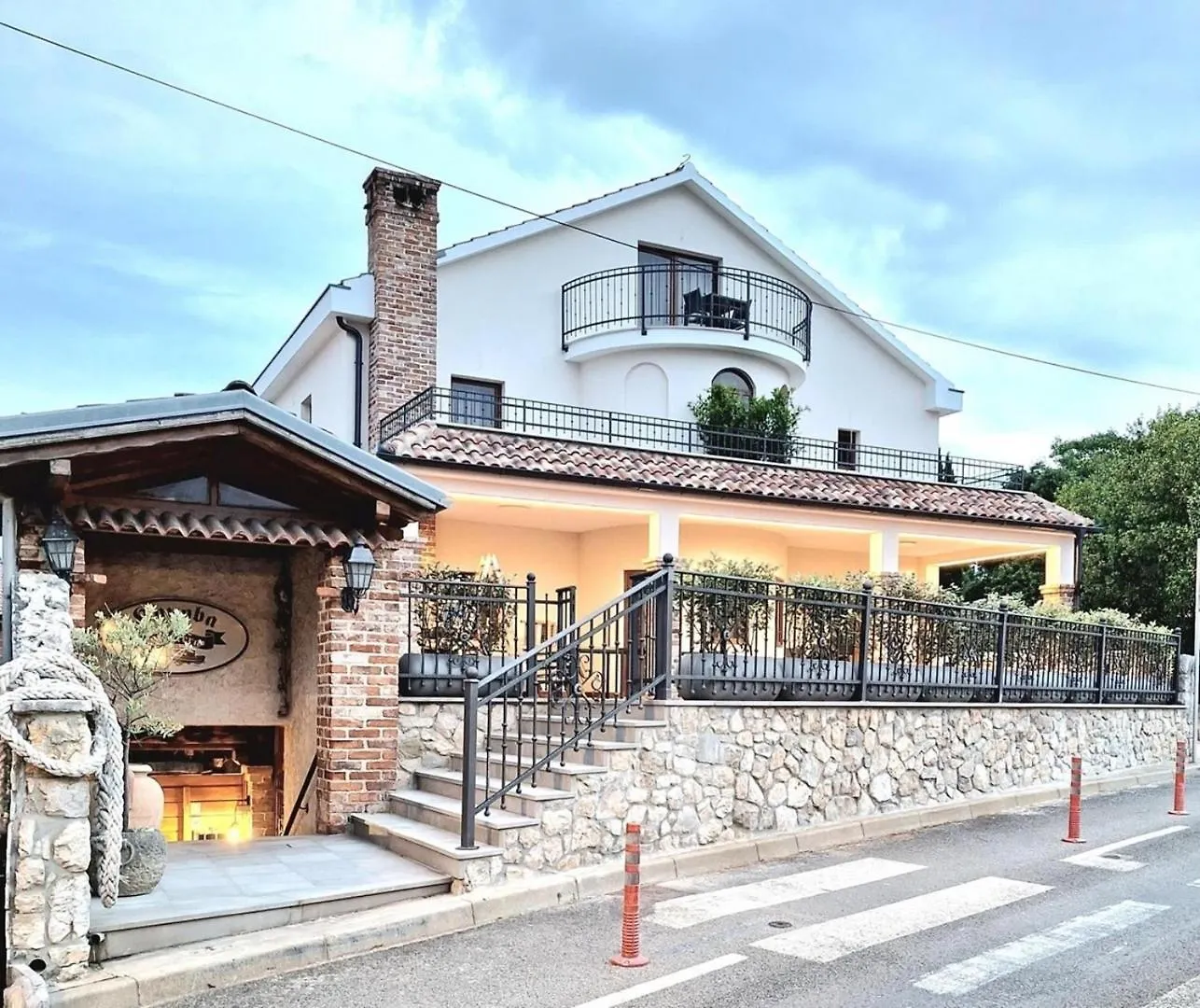 مالينسكا Bracera Inn 0*,